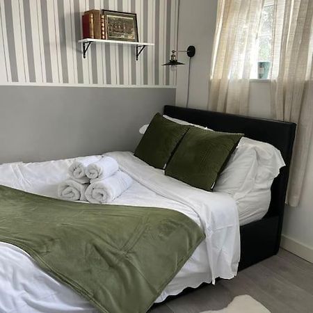 One Bedroom Putney Village Flat لندن المظهر الخارجي الصورة