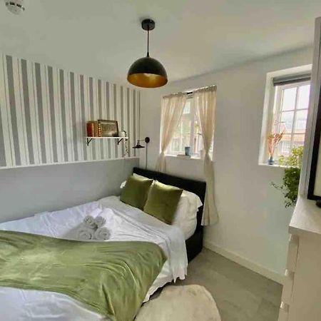 One Bedroom Putney Village Flat لندن المظهر الخارجي الصورة