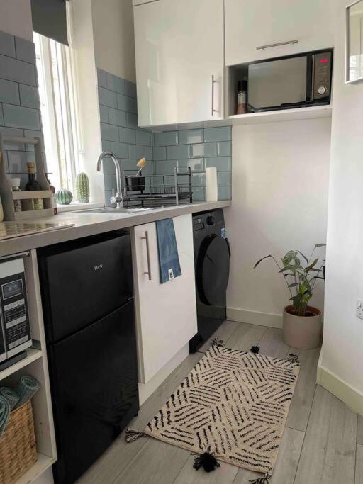 One Bedroom Putney Village Flat لندن المظهر الخارجي الصورة