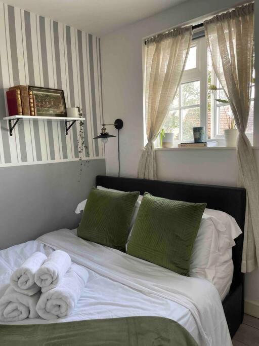 One Bedroom Putney Village Flat لندن المظهر الخارجي الصورة